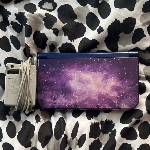 Galaxy Nintendo 3DS XL + Charger - Picture 1 of 5